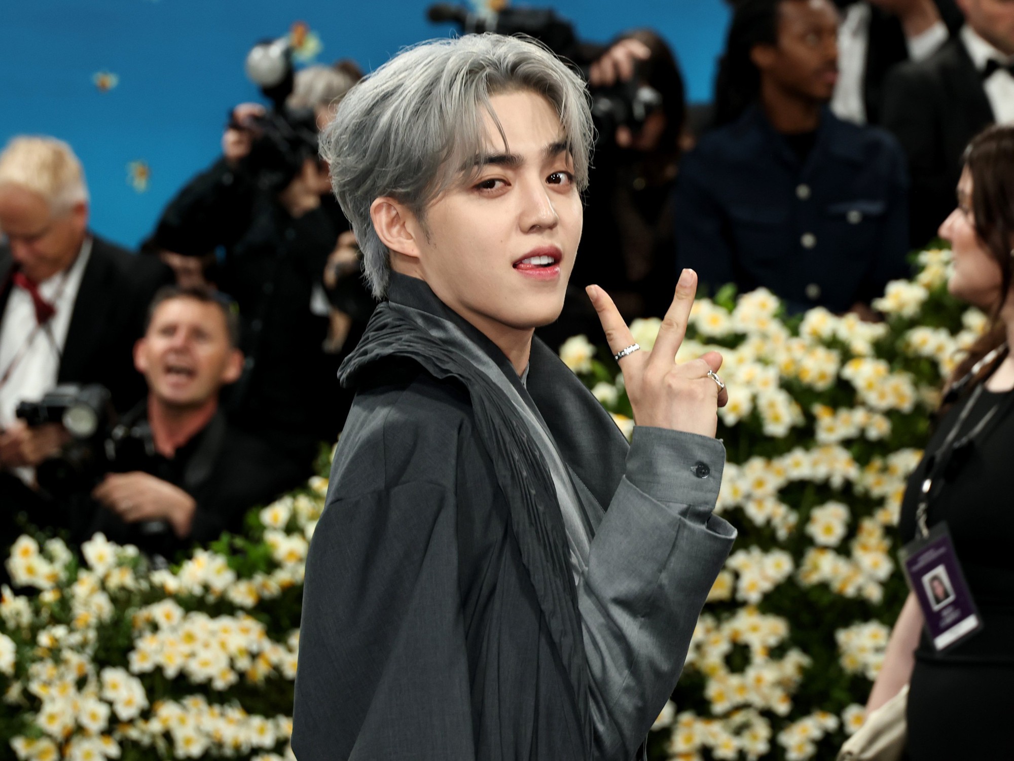 Nam nghệ sĩ Hàn Quốc bị truyền thông quốc tế la ó, thờ ơ tại Met Gala 2025 là ai?- Ảnh 6. Nam nghệ sĩ Hàn Quốc bị truyền thông quốc tế la ó, thờ ơ tại Met Gala 2025 là ai?- Ảnh 6.