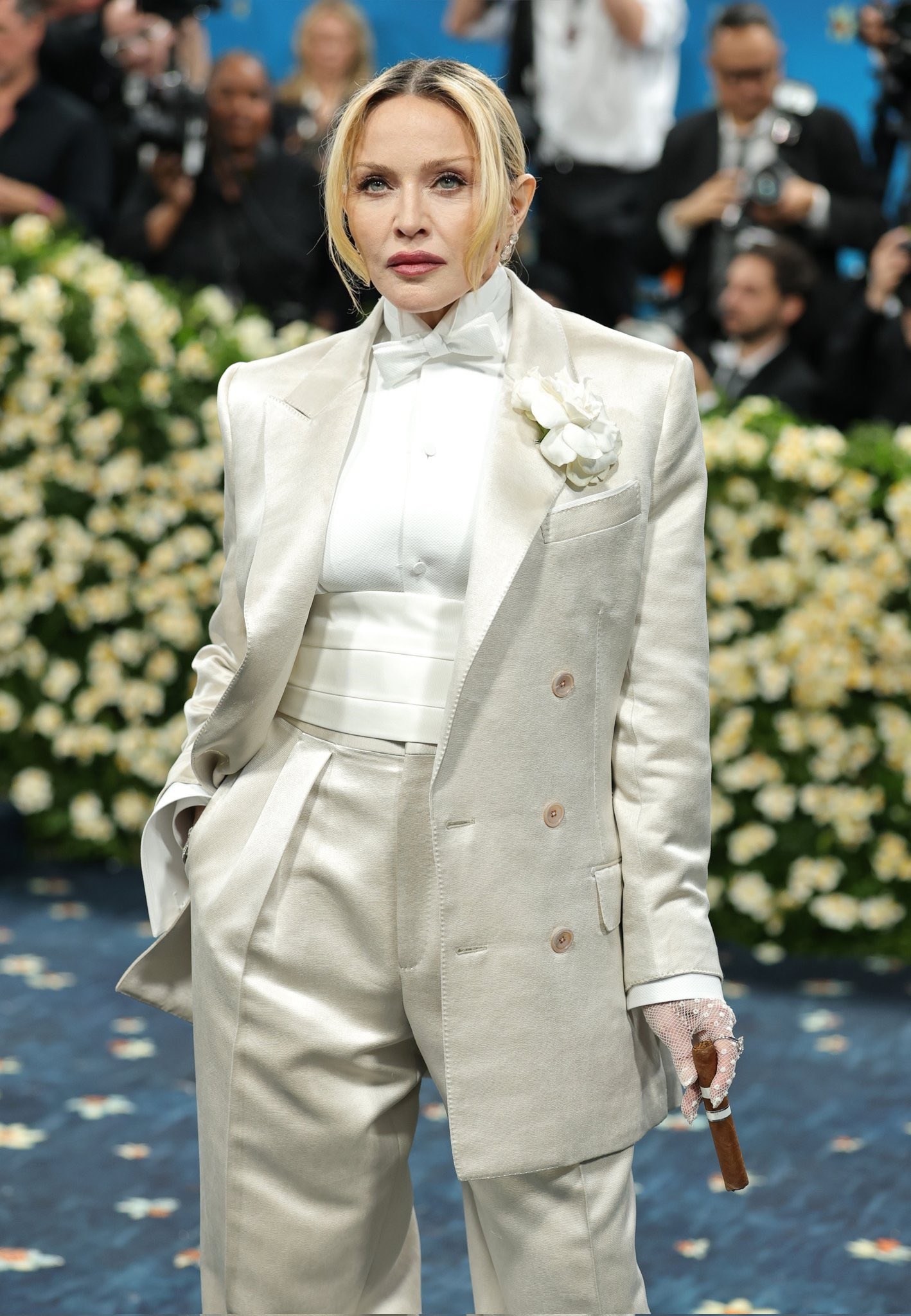 2 “ma cà rồng” trẻ đẹp khó tin khiến cả thế giới chấn động tại Met Gala 2025!- Ảnh 4.