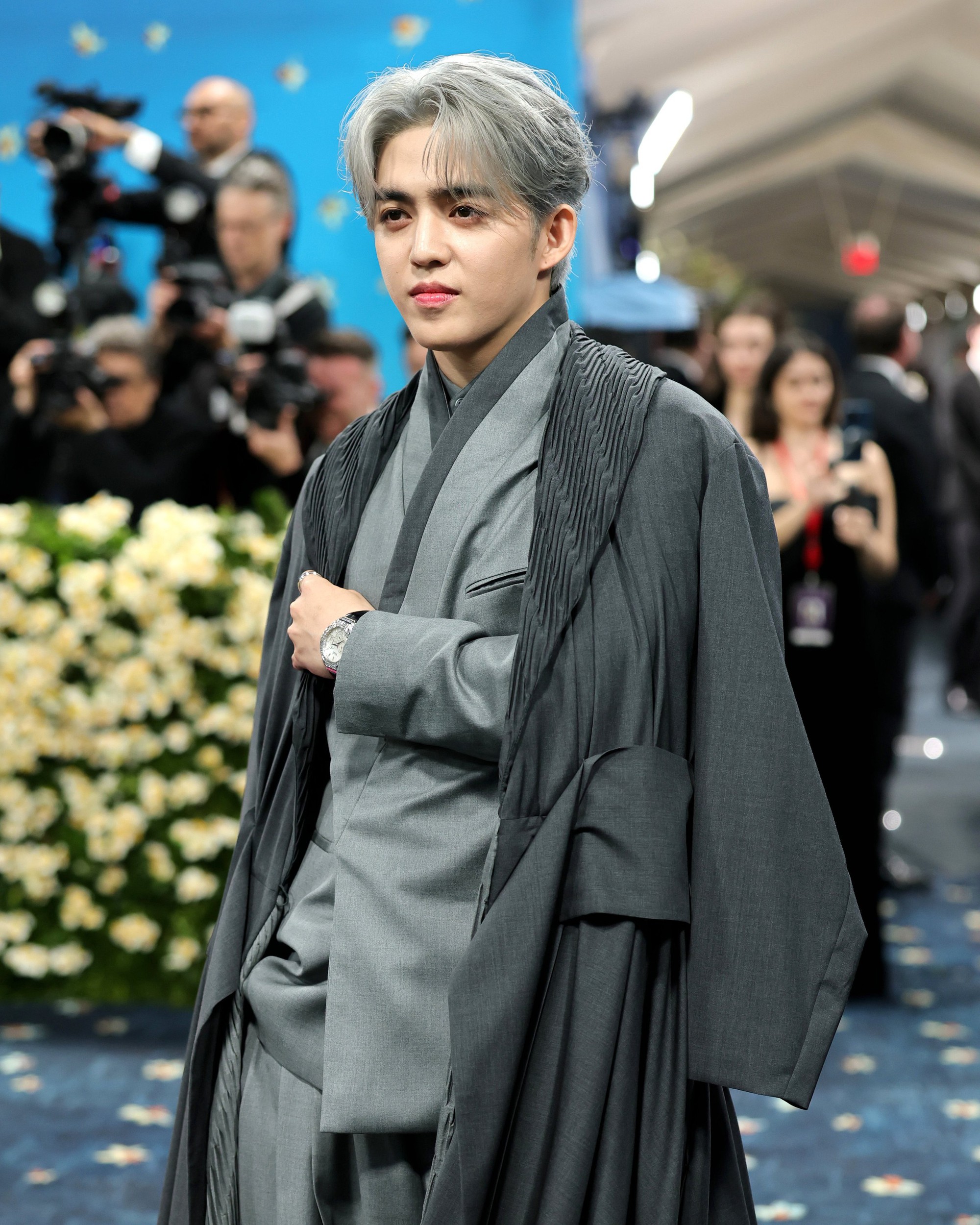 Nam nghệ sĩ Hàn Quốc bị truyền thông quốc tế la ó, thờ ơ tại Met Gala 2025 là ai?- Ảnh 2. Nam nghệ sĩ Hàn Quốc bị truyền thông quốc tế la ó, thờ ơ tại Met Gala 2025 là ai?- Ảnh 2.