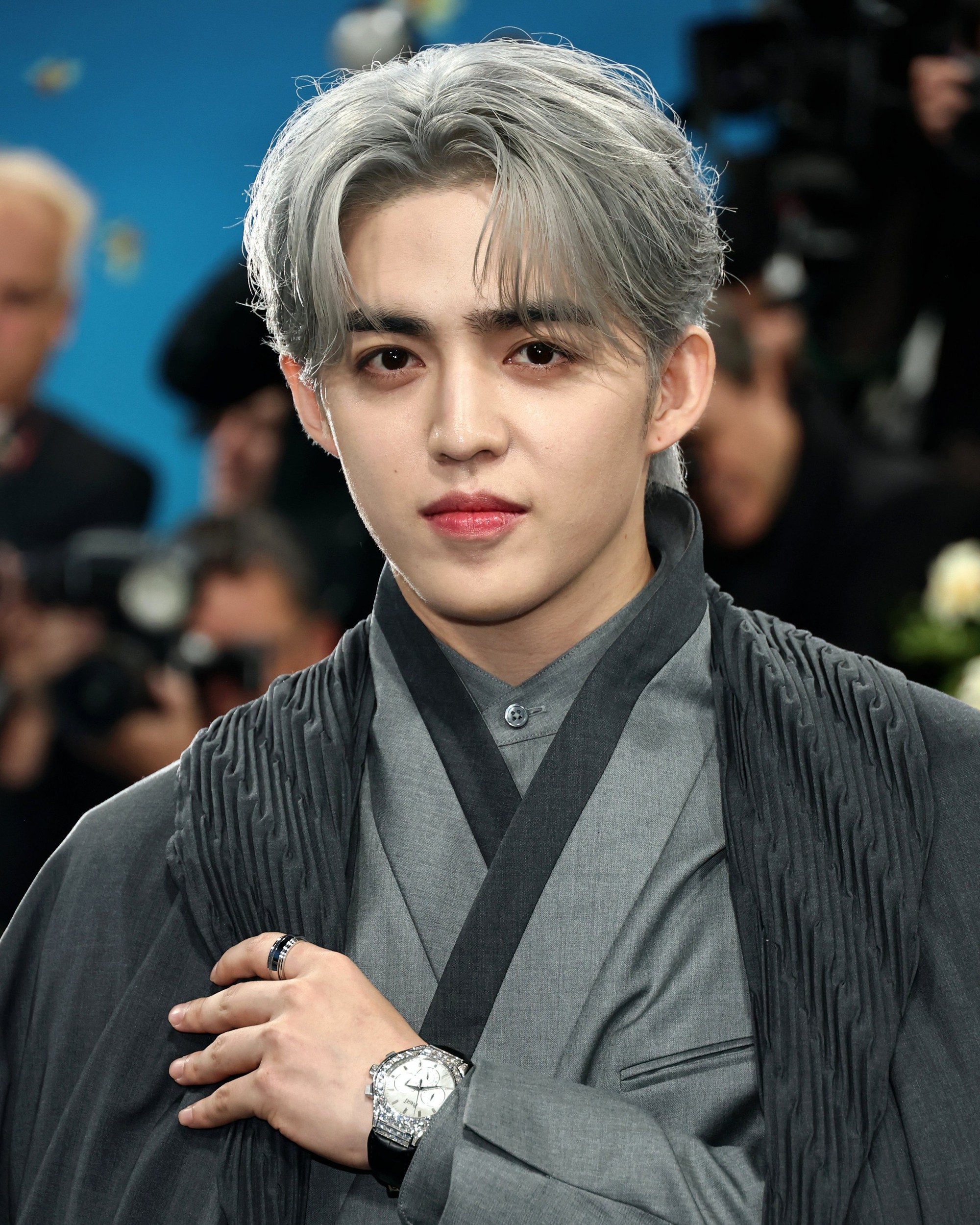 Nam nghệ sĩ Hàn Quốc bị truyền thông quốc tế la ó, thờ ơ tại Met Gala 2025 là ai?- Ảnh 1. Nam nghệ sĩ Hàn Quốc bị truyền thông quốc tế la ó, thờ ơ tại Met Gala 2025 là ai?- Ảnh 1.