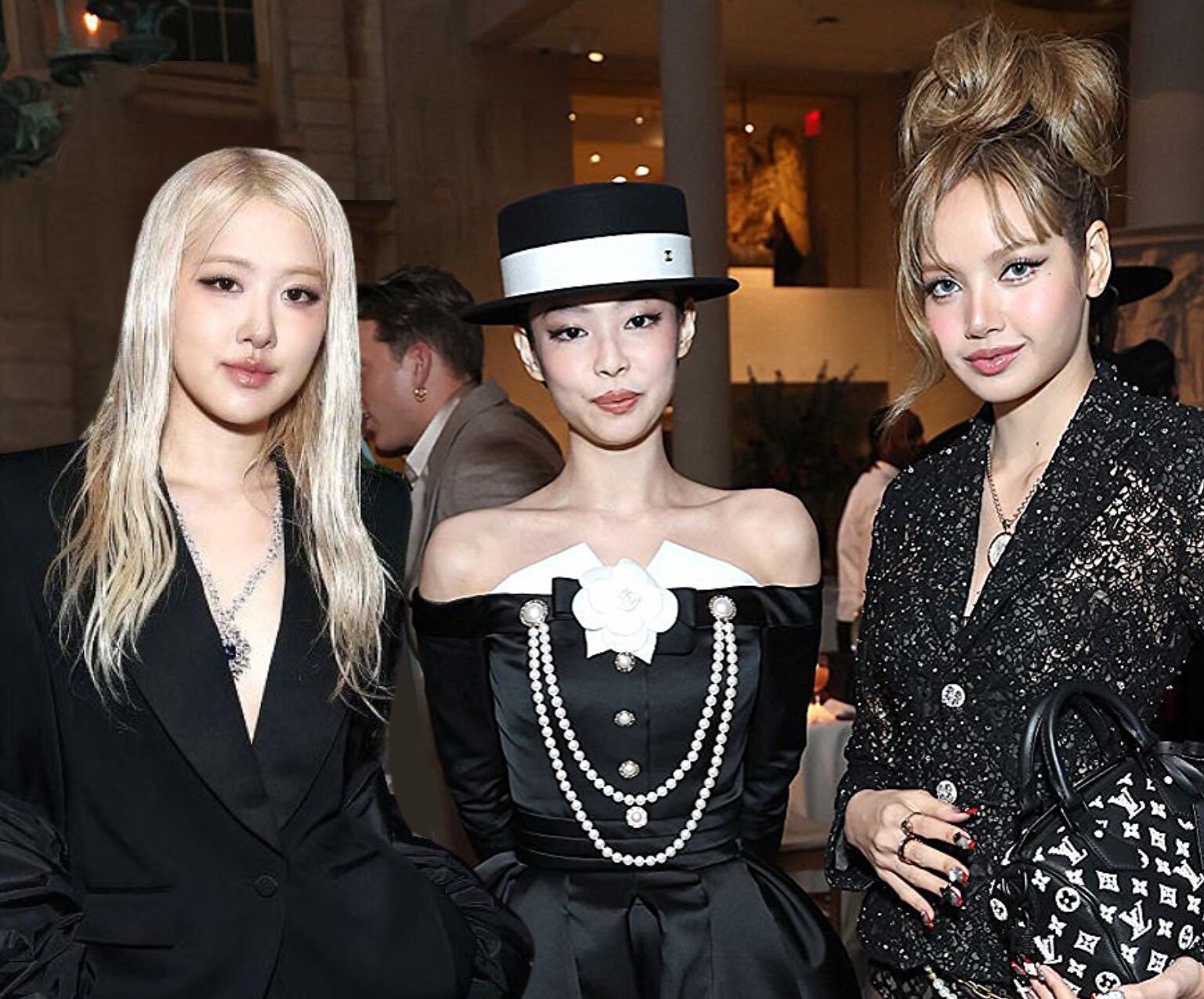 Màn càn quét Met Gala khiến Jennie - Lisa - Rosé vướng chỉ trích nghiêm trọng, dân mạng yêu cầu xin lỗi- Ảnh 11.