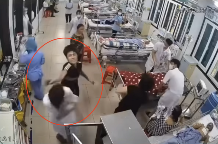 Nhân viên y tế BV Đa khoa Nam Định bị người nhà bệnh nhân đánh liên tiếp vào đầu- Ảnh 1.