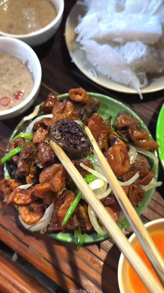 Không bán lòng se điếu nhưng loạt quán lòng này ở Hà Nội vẫn được thực khách săn lùng ráo riết- Ảnh 2.