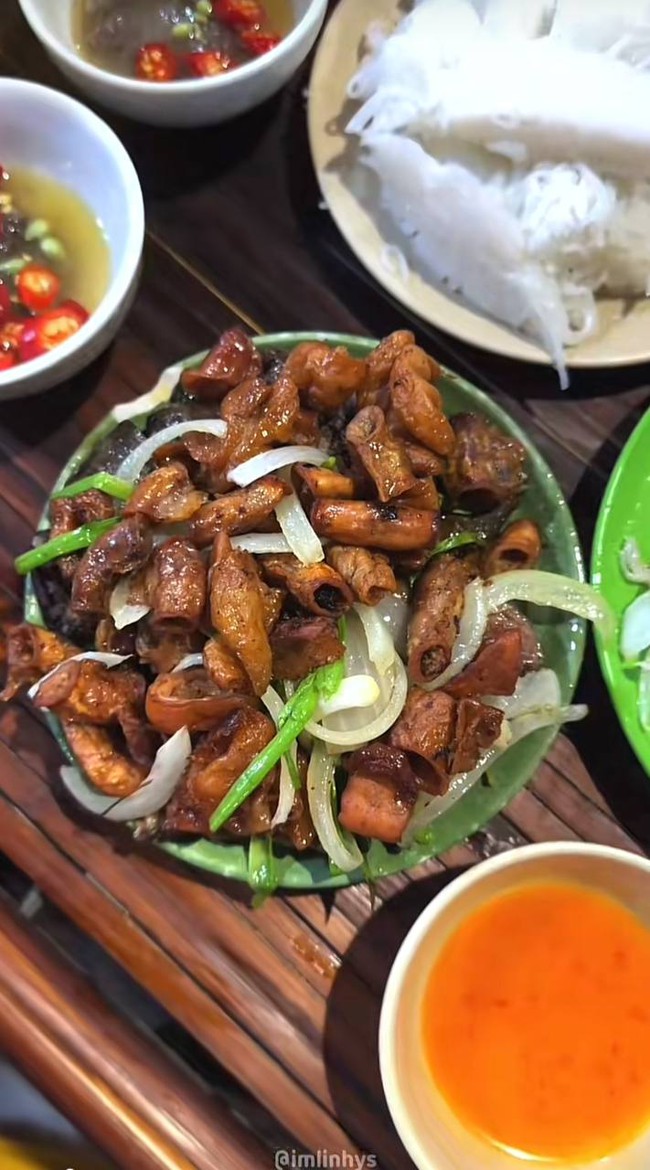 Không bán lòng se điếu nhưng loạt quán lòng này ở Hà Nội vẫn được thực khách săn lùng ráo riết- Ảnh 1.