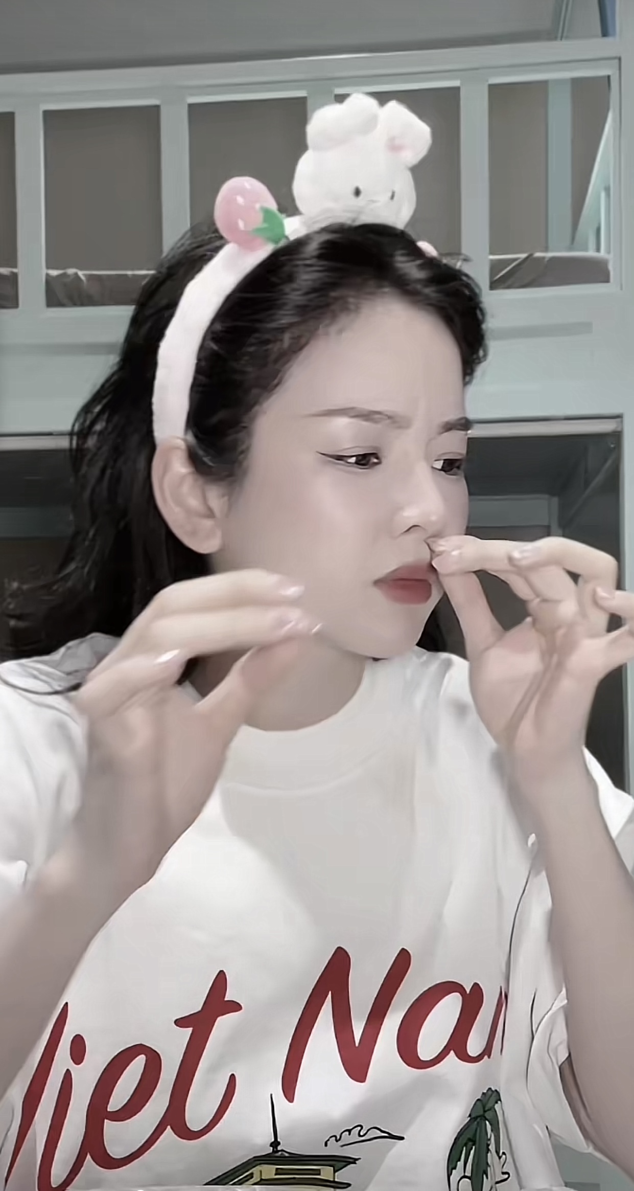 2,5 triệu người thích thú xem DJ Mie mukbang loại quả nặng mùi nhất Việt Nam- Ảnh 2.