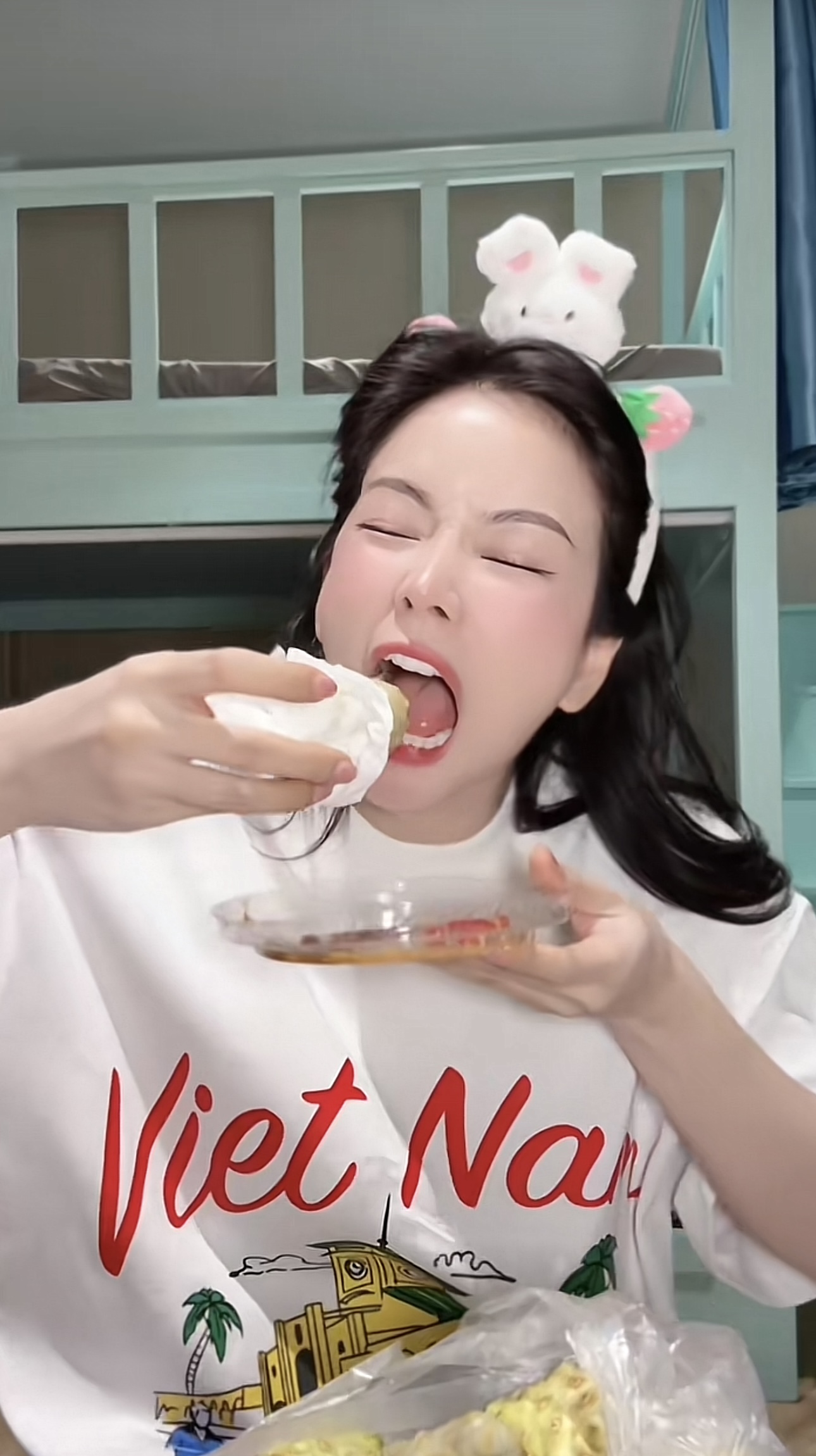 2,5 triệu người thích thú xem DJ Mie mukbang loại quả nặng mùi nhất Việt Nam- Ảnh 6.