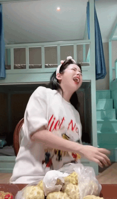 2,5 triệu người thích thú xem DJ Mie mukbang loại quả nặng mùi nhất Việt Nam- Ảnh 7.