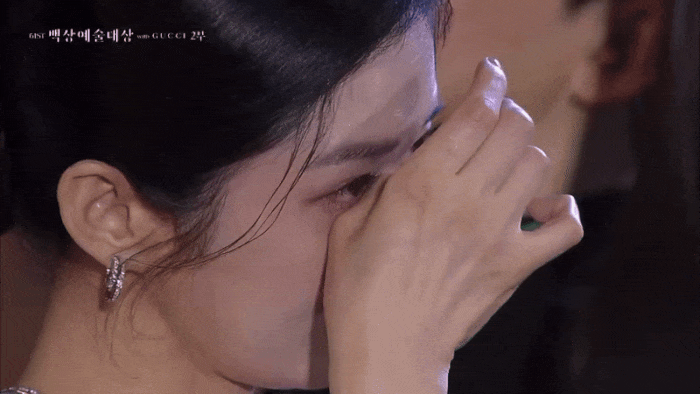 Drama lớn nhất Baeksang 2025: 1 mỹ nhân khiến 10 triệu người phẫn nộ 