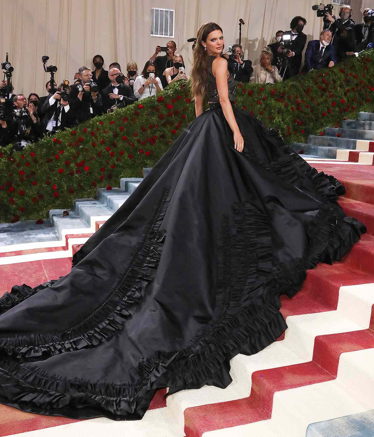Có một Kendall Jenner dịu dàng tới mức chìm nghỉm tại Met Gala 2025- Ảnh 12.