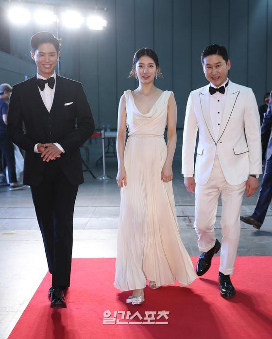 Suzy đẹp xuất sắc bên cạnh Park Bo Gum, hẳn là vì có thêm 1 danh phận khác sau 7 năm- Ảnh 6.