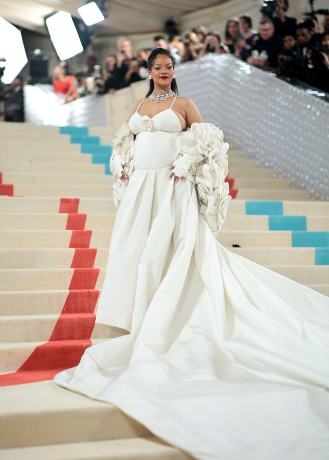 Đỉnh cao nghệ thuật khoe bụng bầu tại Met Gala 2025- Ảnh 10.