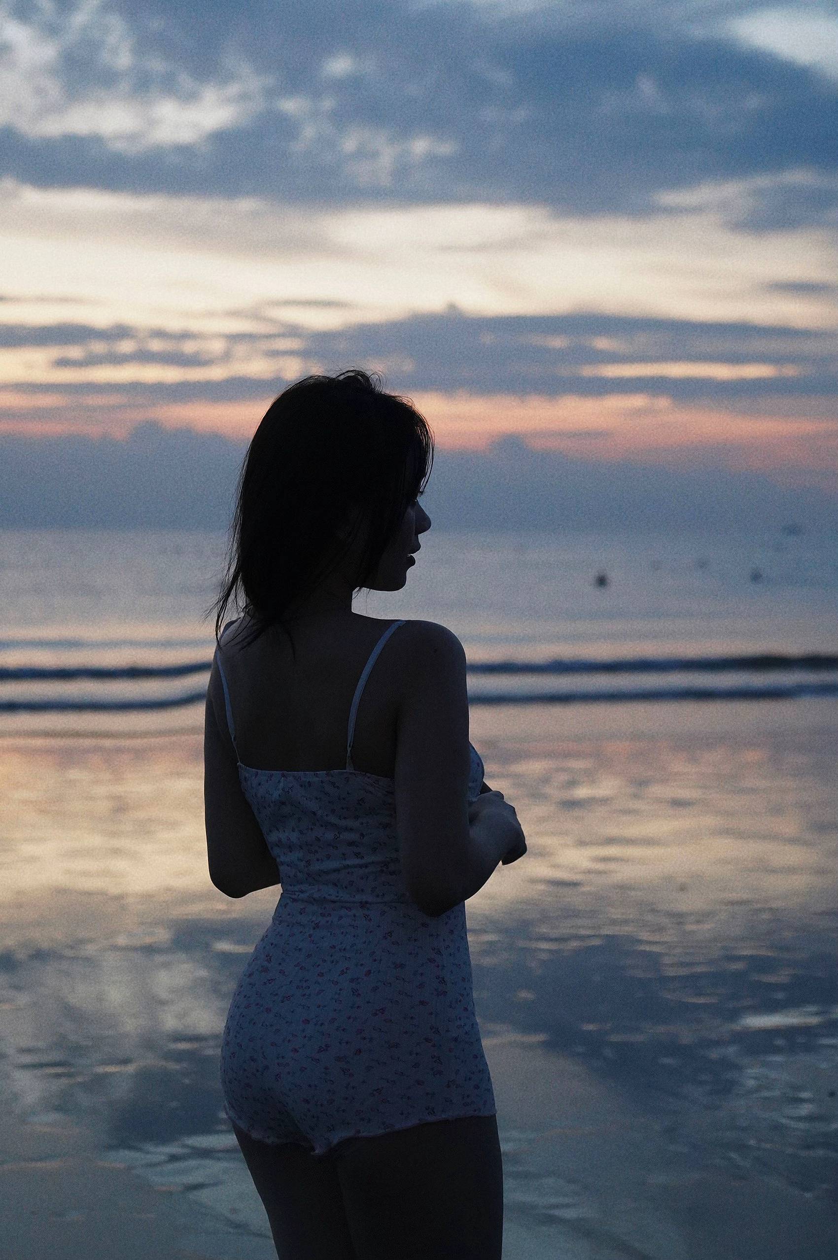 Vợ mới cưới của Hồ Văn Cường khoe visual nét căng, vóc dáng diện bikini đi biển mới gây xôn xao- Ảnh 2.