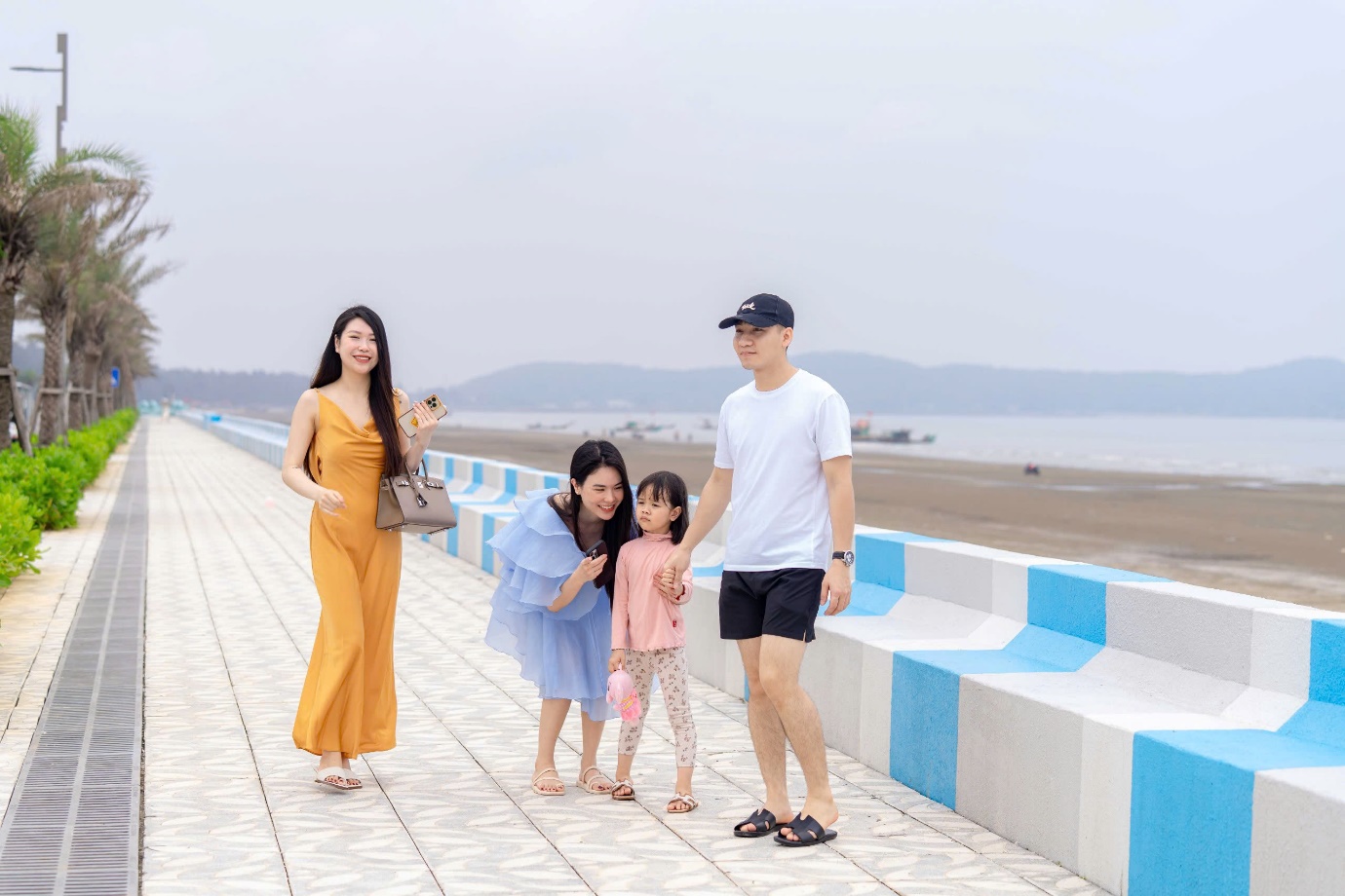 Hơn 10.000 người “đổ bộ” bờ biển Vlasta - Sầm Sơn tham gia Lễ Hội Kem trong dịp nghỉ lễ 30/4 - 01/05- Ảnh 9.