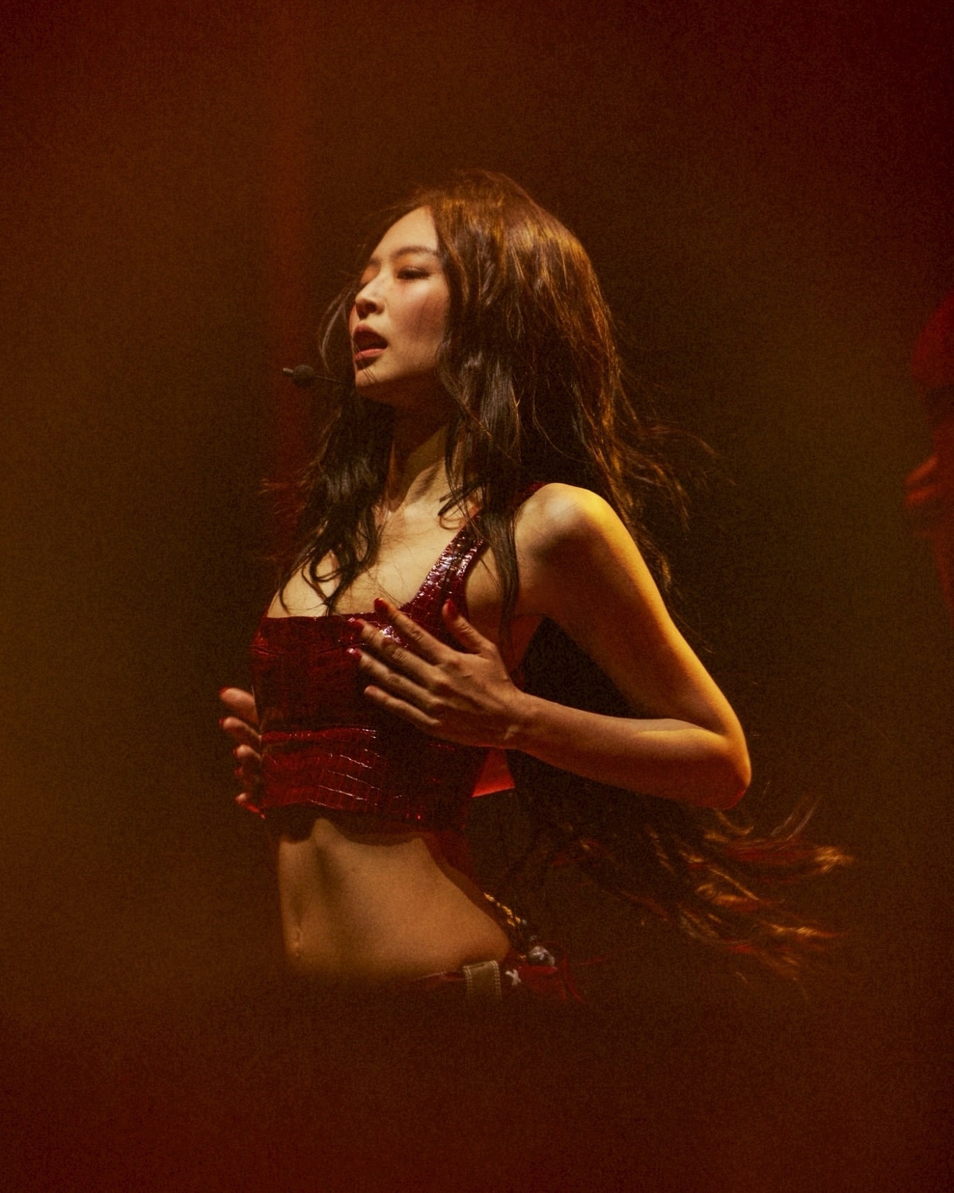 Jisoo - người đứng ngoài cuộc chơi quốc tế của BLACKPINK- Ảnh 8. Jisoo - người đứng ngoài cuộc chơi quốc tế của BLACKPINK- Ảnh 8.