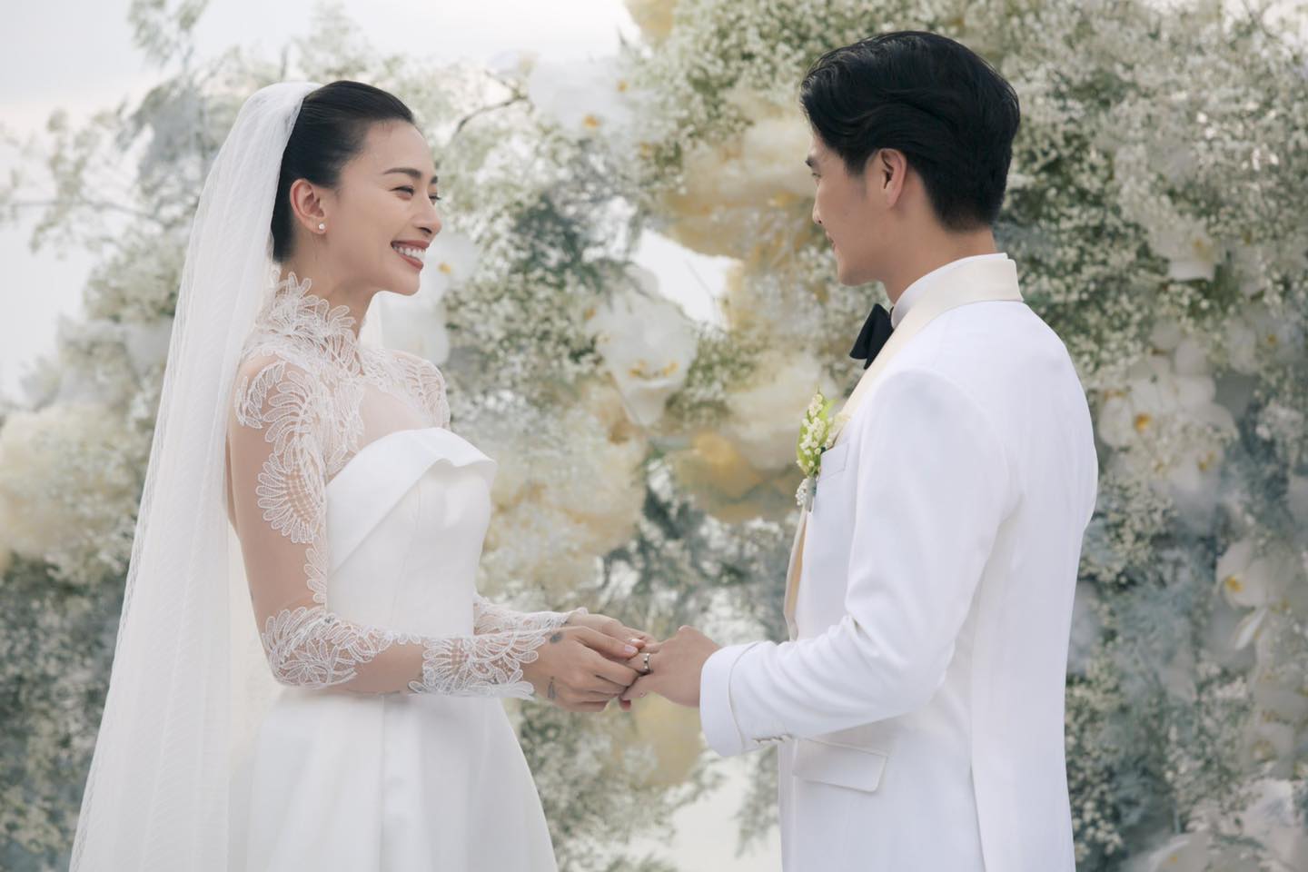 Sao Vbiz cưới chỉ mời 50 khách: Tổ chức cực xa hoa, hiện vướng tin đồn trong cuộc hôn nhân với chồng kém 11 tuổi- Ảnh 2. Sao Vbiz cưới chỉ mời 50 khách: Tổ chức cực xa hoa, hiện vướng tin đồn trong cuộc hôn nhân với chồng kém 11 tuổi- Ảnh 2.