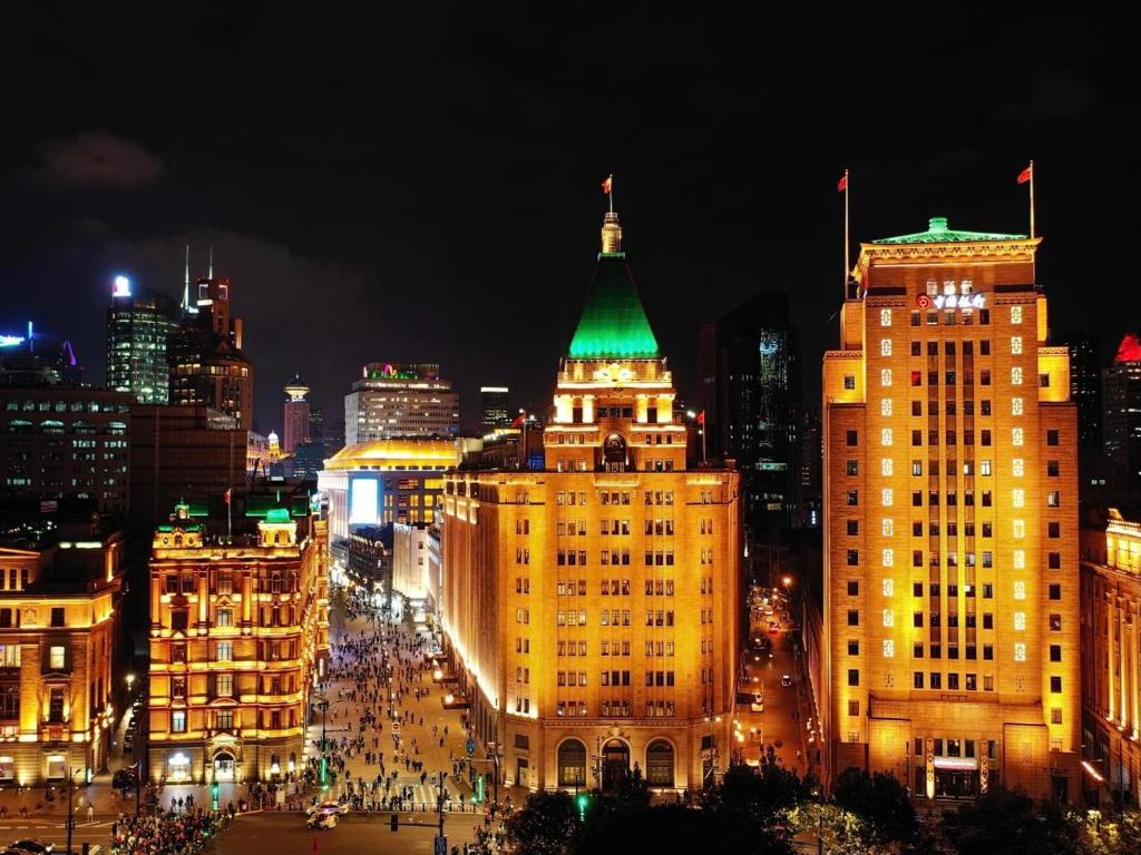 Thiếu gia sở hữu Fairmont Peace Hotel nổi tiếng xa hoa, bị đồn xuất hiện trong bộ dạng “ăn mày” là ai?- Ảnh 6.