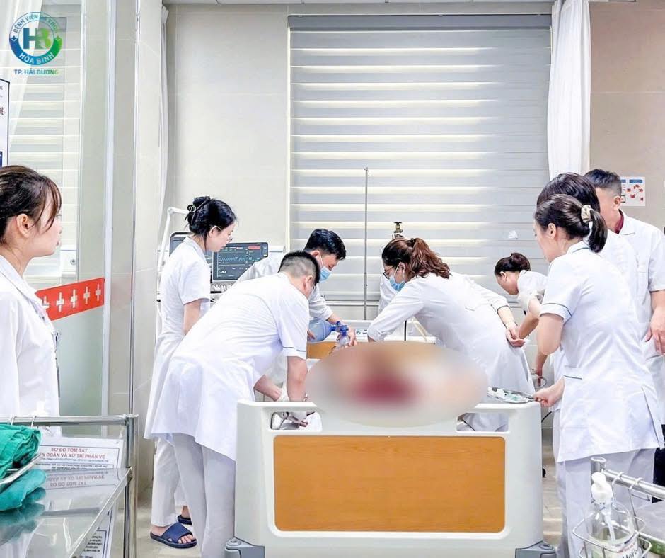 Bệnh viện cứu sống một trẻ em đuối nước được người qua đường đưa vào trong tình trạng nguy kịch- Ảnh 1. Bệnh viện cứu sống một trẻ em đuối nước được người qua đường đưa vào trong tình trạng nguy kịch- Ảnh 1.