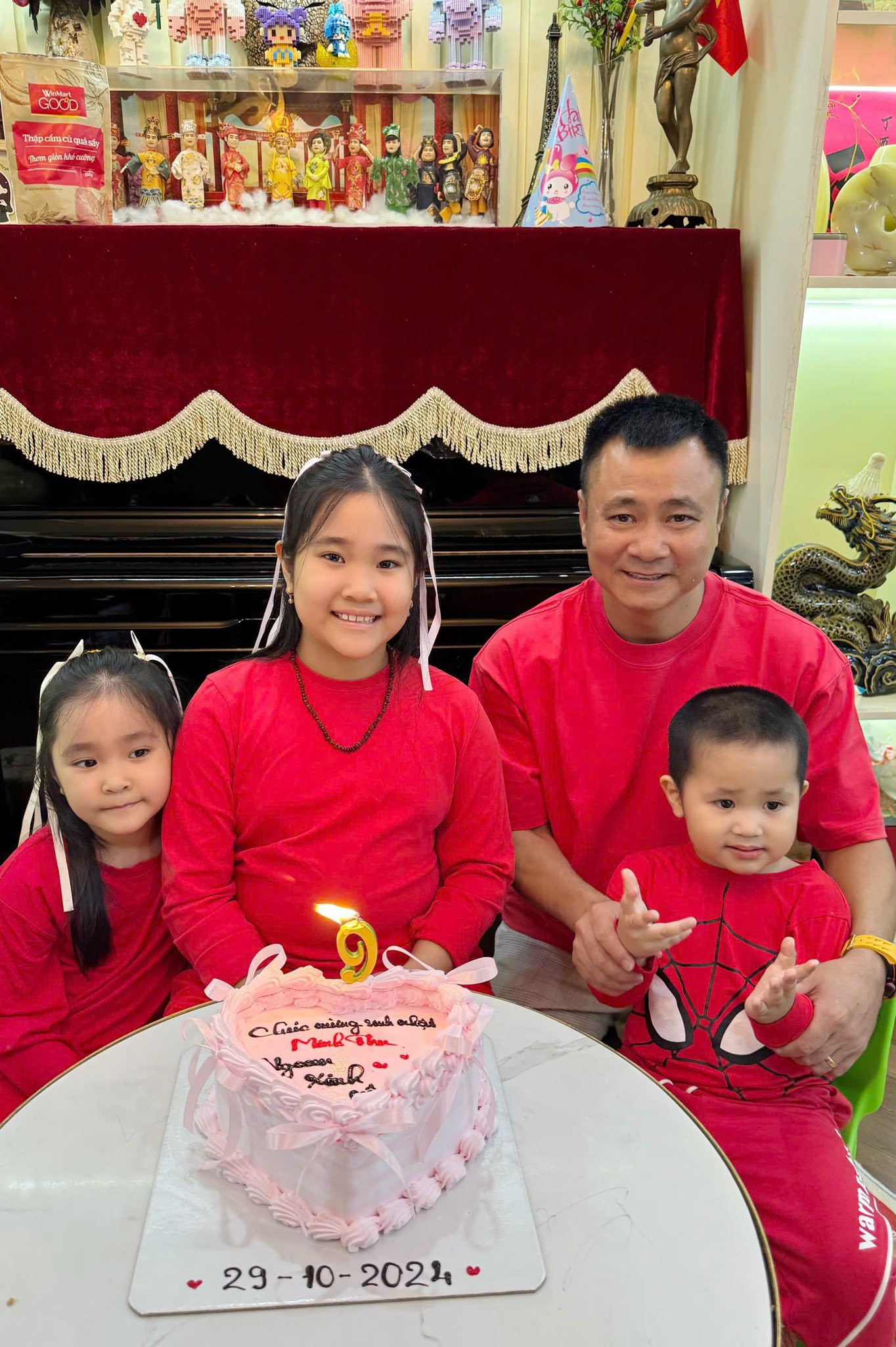 Nam Đại tá là NSND, Giám đốc Nhà hát Chèo Quân đội: "Cảm ơn em đã đến bên anh"- Ảnh 2. Nam Đại tá là NSND, Giám đốc Nhà hát Chèo Quân đội: "Cảm ơn em đã đến bên anh"- Ảnh 2.