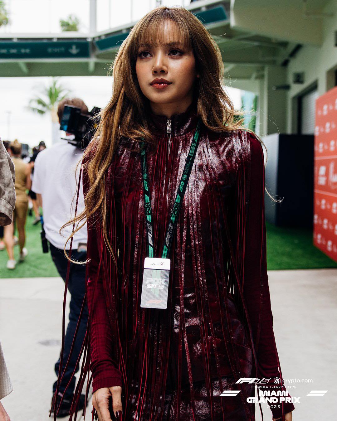 Trước Met Gala, Lisa và Rosé vừa đụng độ tại trường đua F1, nhan sắc đều cực phẩm nhưng ai ấn tượng hơn?- Ảnh 1.