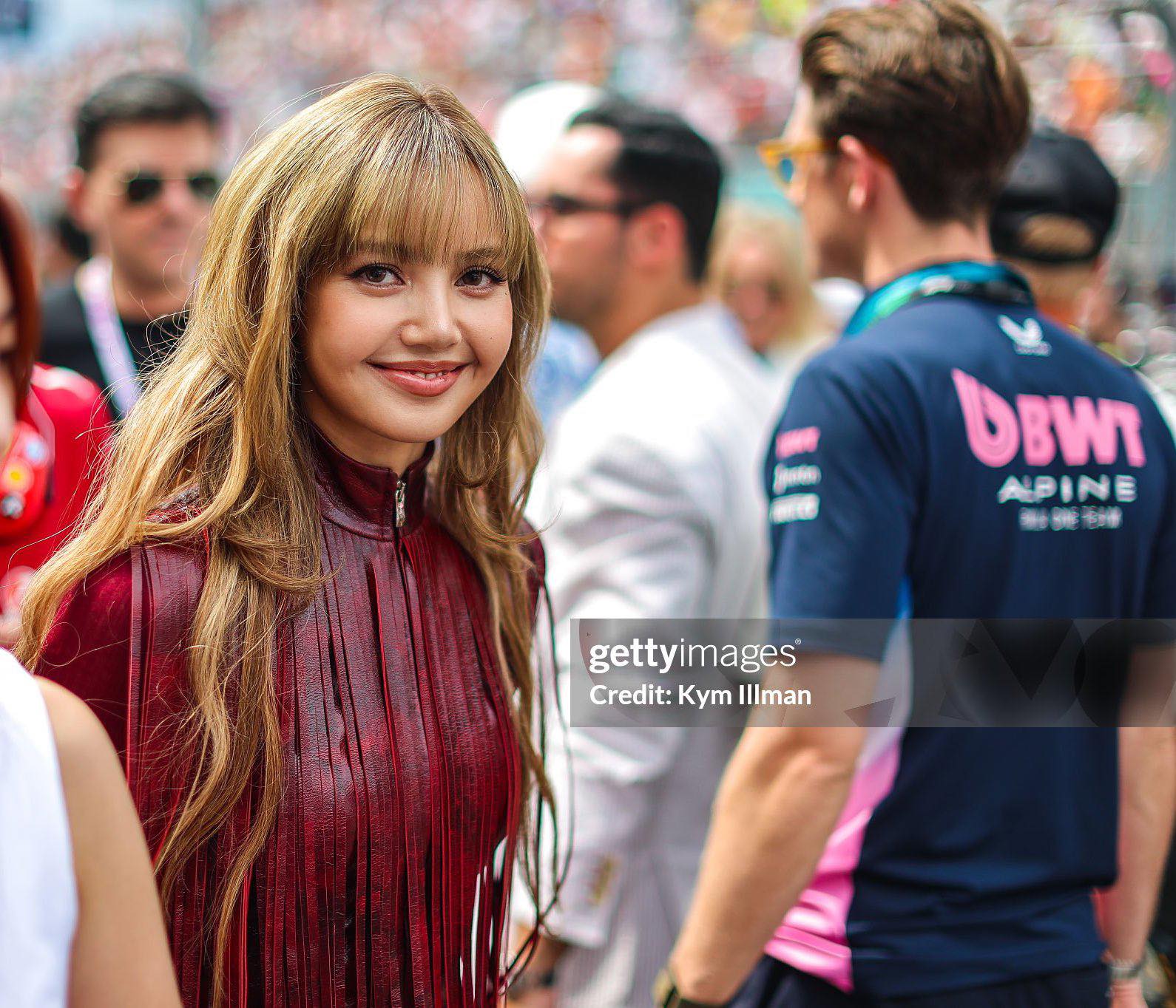 Trước Met Gala, Lisa và Rosé vừa đụng độ tại trường đua F1, nhan sắc đều cực phẩm nhưng ai ấn tượng hơn?- Ảnh 2.
