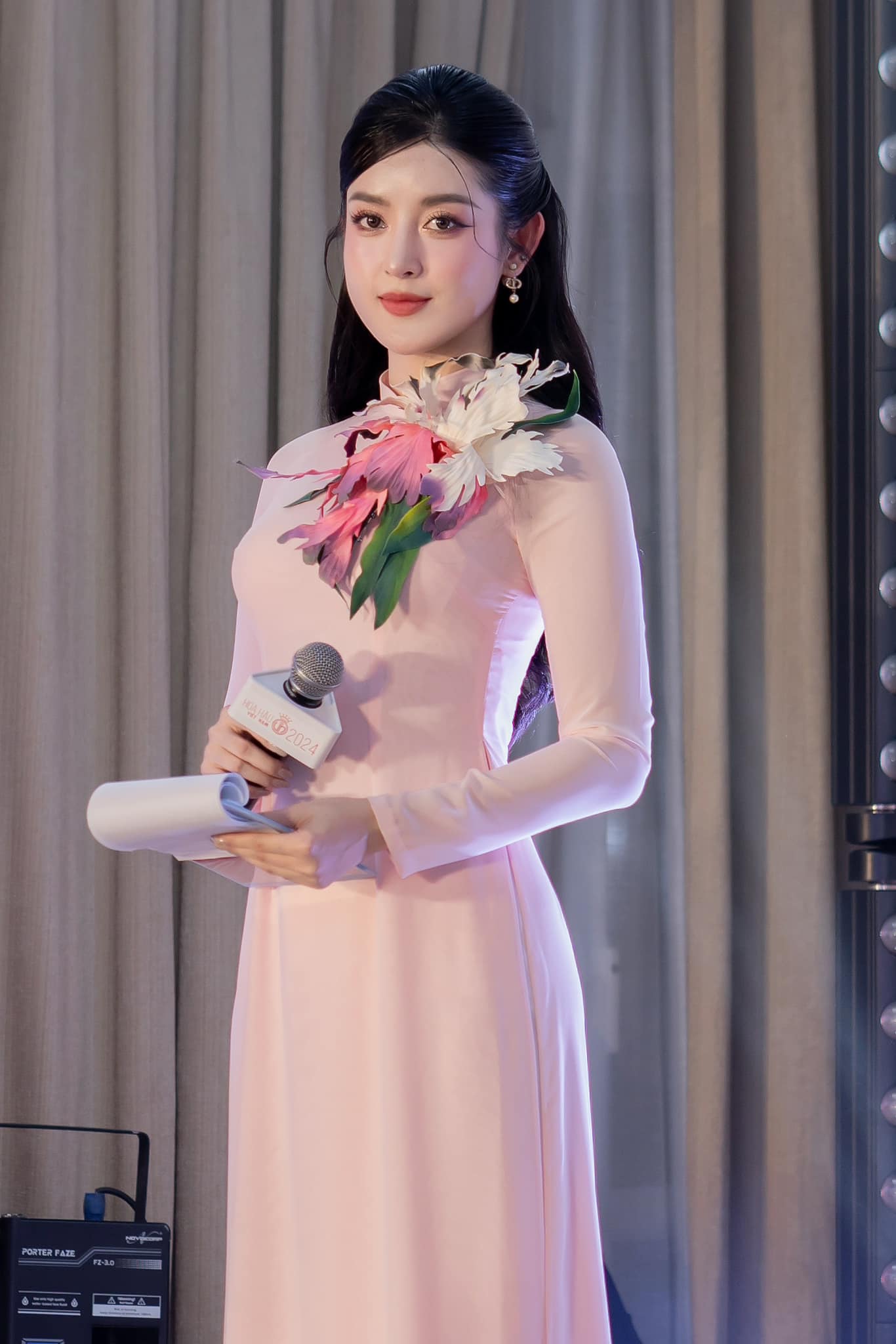 Bức hình gây hoang mang của Á hậu 9x- Ảnh 5. Bức hình gây hoang mang của Á hậu 9x- Ảnh 5.