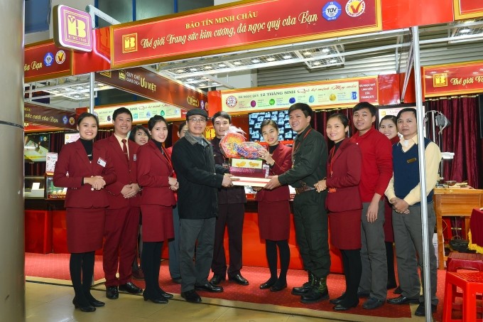 Người đàn ông đứng sau “đế chế vàng” lâu đời nhất Hà Nội đào tạo nhân viên chuẩn "con nhà lành", nêu rõ quan điểm “đàn ông thông minh không lấy phụ nữ thành đạt”- Ảnh 1. Người đàn ông đứng sau “đế chế vàng” lâu đời nhất Hà Nội đào tạo nhân viên chuẩn "con nhà lành", nêu rõ quan điểm “đàn ông thông minh không lấy phụ nữ thành đạt”- Ảnh 1.