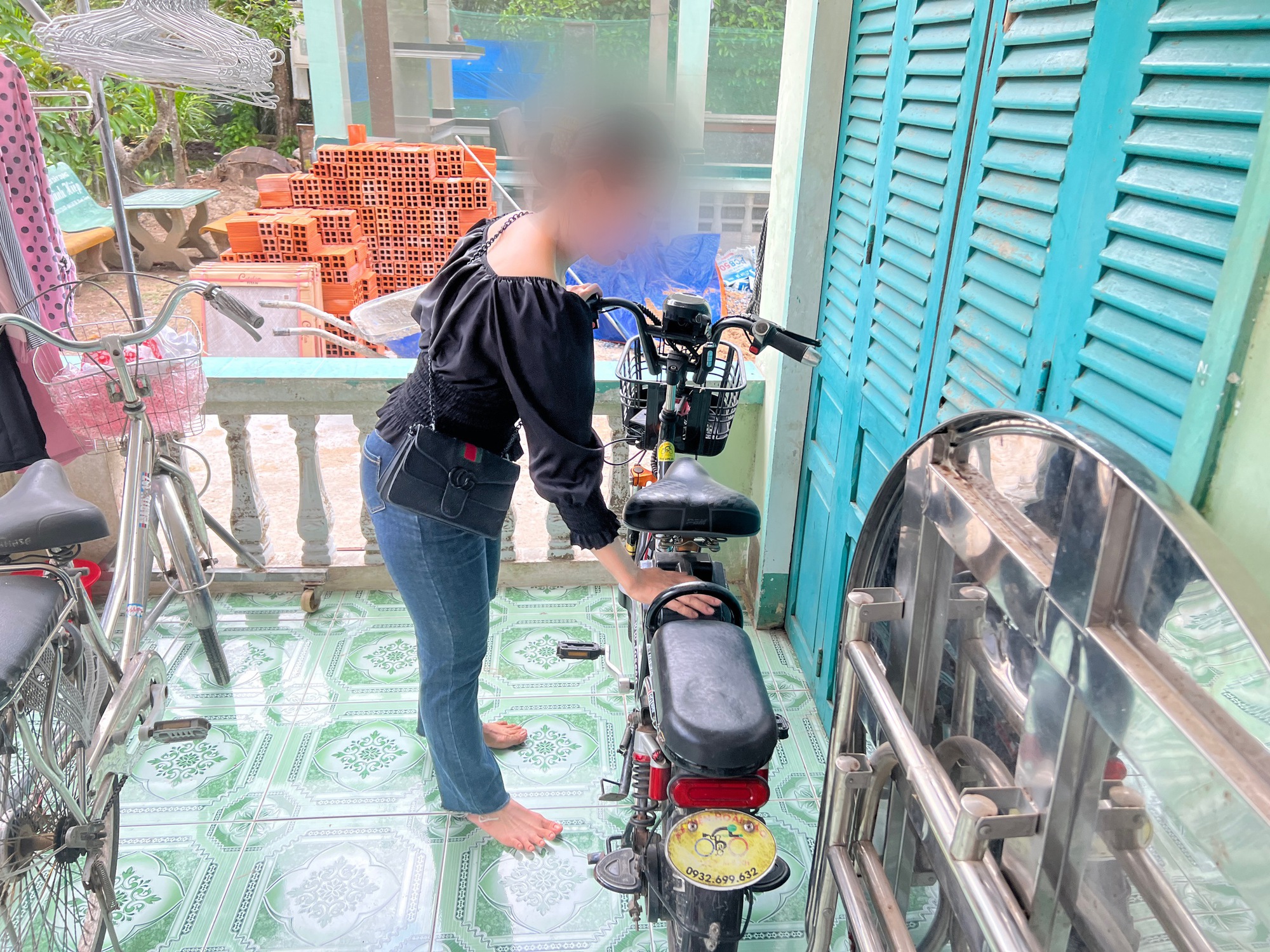 Khởi tố vụ án liên quan vụ tai nạn giao thông làm bé gái 14 tuổi tử vong ở Vĩnh Long- Ảnh 2.