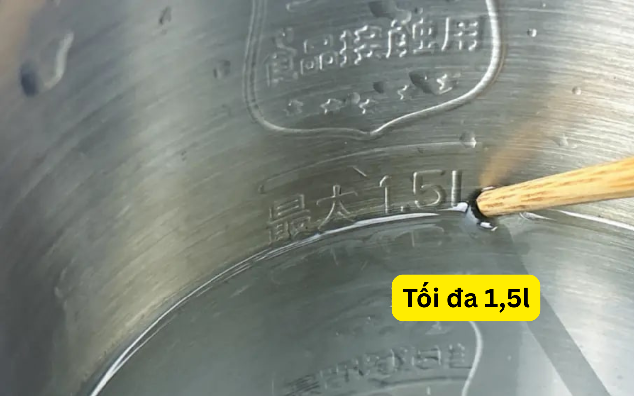 SAI LẦM dùng ấm siêu tốc vừa đốt tiền điện vừa tự rước hoạ vào thân- Ảnh 1.