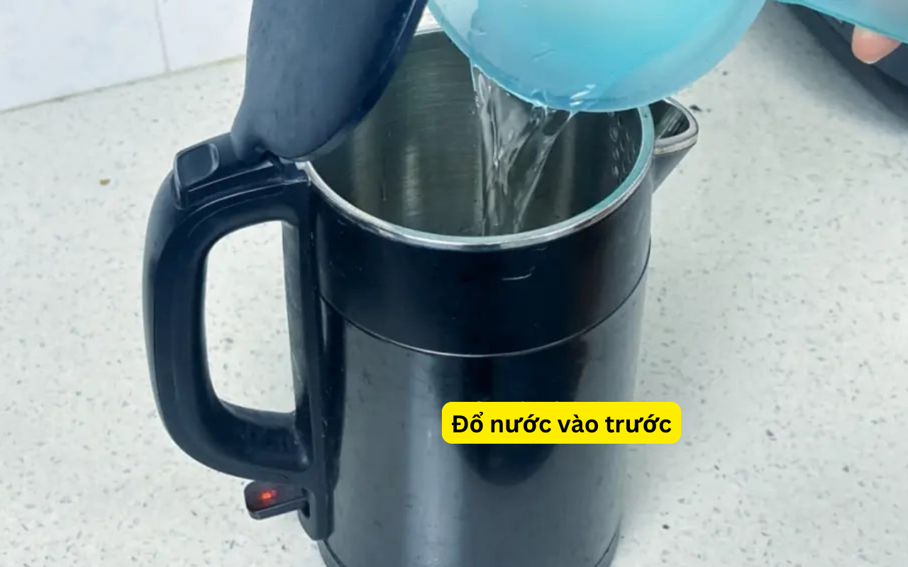 SAI LẦM dùng ấm siêu tốc vừa đốt tiền điện vừa tự rước hoạ vào thân- Ảnh 2.