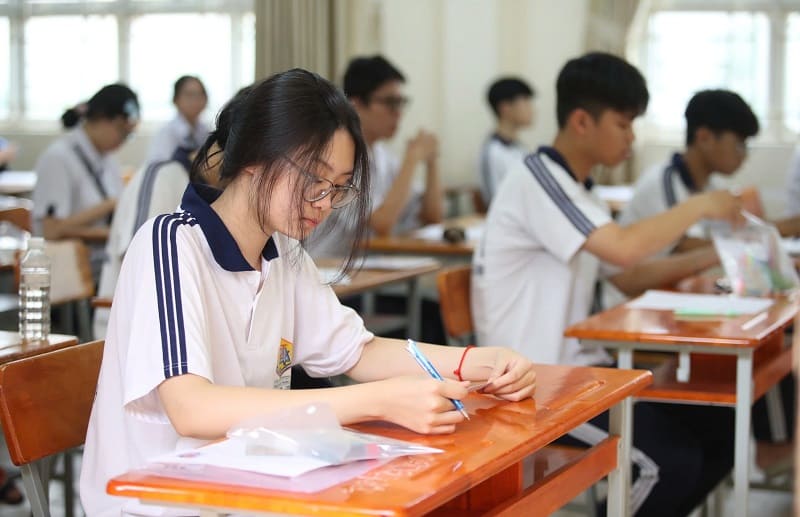 Học sinh đổ xô chọn Văn, Sử, Địa, bỏ bê Lý, Hóa, Sinh: Không hẳn thảm họa vì người chọn thi KHTN thực sự có năng lực, "ít mà tinh"?- Ảnh 1.