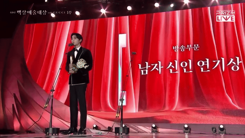 Bắt gọn Lim Ji Yeon đơ người, gượng gạo khi bạn thân thắng Baeksang, chuyện gì xảy ra đến mức này?- Ảnh 1. Bắt gọn Lim Ji Yeon đơ người, gượng gạo khi bạn thân thắng Baeksang, chuyện gì xảy ra đến mức này?- Ảnh 1.