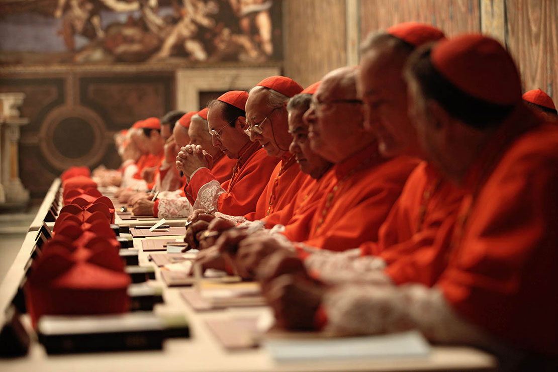 Bắt đầu Mật nghị Hồng y: Thế giới hướng về Vatican và bí mật đằng sau nghi thức Bắt đầu Mật nghị Hồng y: Thế giới hướng về Vatican và bí mật đằng sau nghi thức