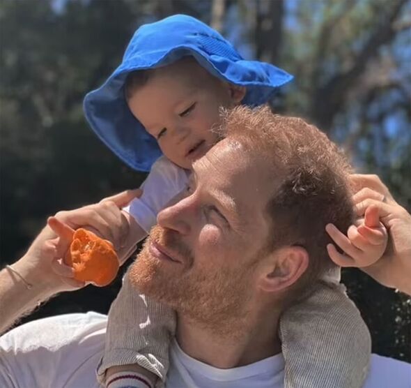 Meghan đăng ảnh mừng sinh nhật 6 tuổi của Hoàng tử Archie, có một chi tiết khiến ai cũng thắc mắc- Ảnh 2. Meghan đăng ảnh mừng sinh nhật 6 tuổi của Hoàng tử Archie, có một chi tiết khiến ai cũng thắc mắc- Ảnh 2.