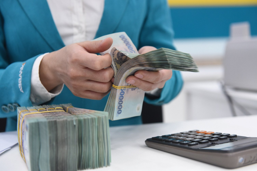 Làm hồ sơ vay vốn ngân hàng gồm những gì?- Ảnh 1.