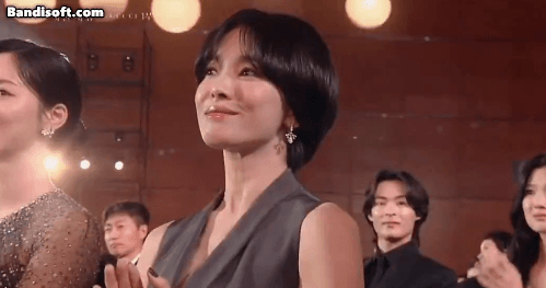 Clip hot hé lộ nhân cách thật của Song Hye Kyo đang viral khắp MXH- Ảnh 5. Clip hot hé lộ nhân cách thật của Song Hye Kyo đang viral khắp MXH- Ảnh 5.