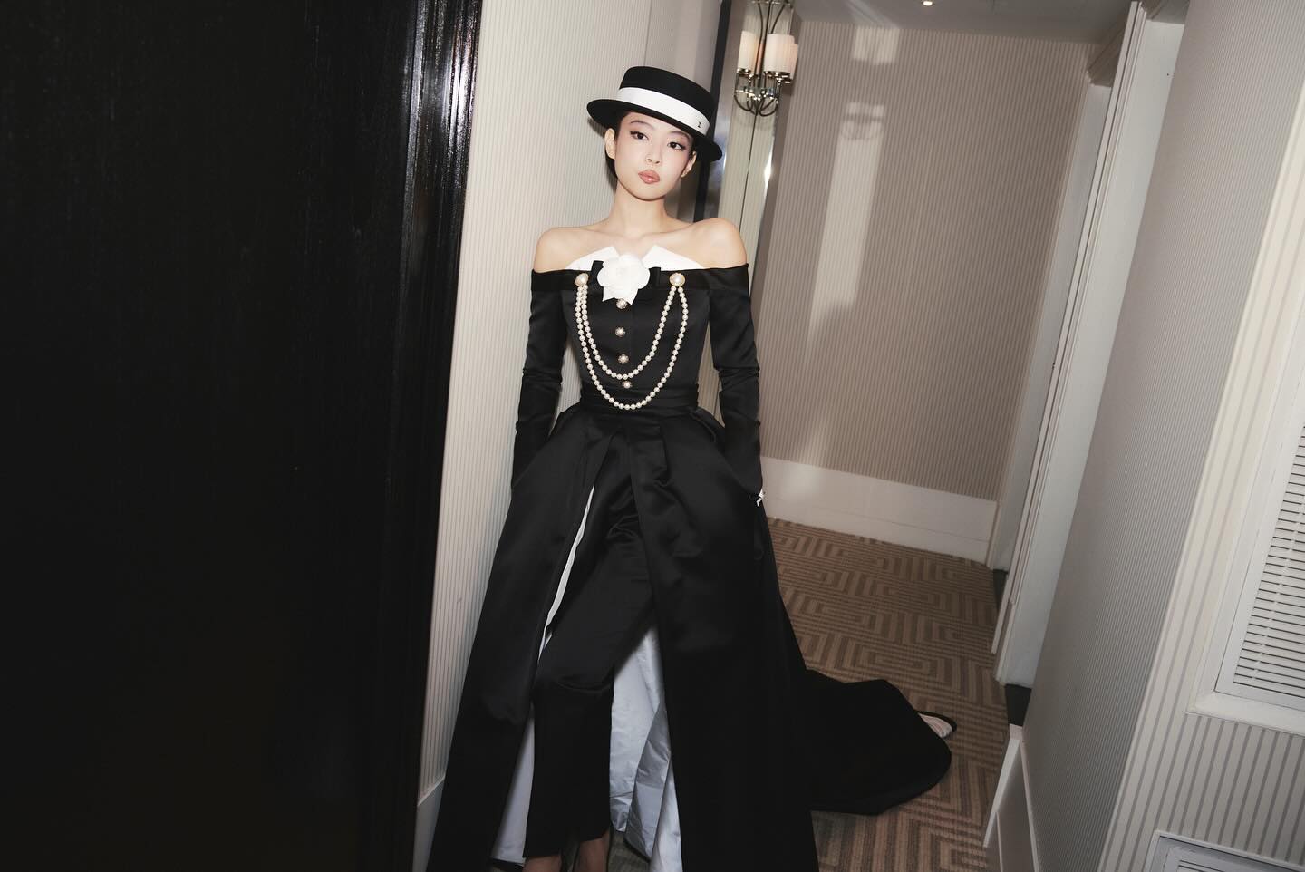 Jennie đẹp như minh tinh điện ảnh trong loạt khung hình full HD, Met Gala “lộc” quá rồi!- Ảnh 1.