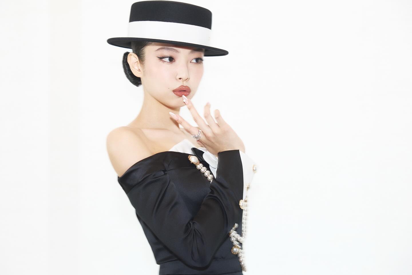 Jennie đẹp như minh tinh điện ảnh trong loạt khung hình full HD, Met Gala “lộc” quá rồi!- Ảnh 9.
