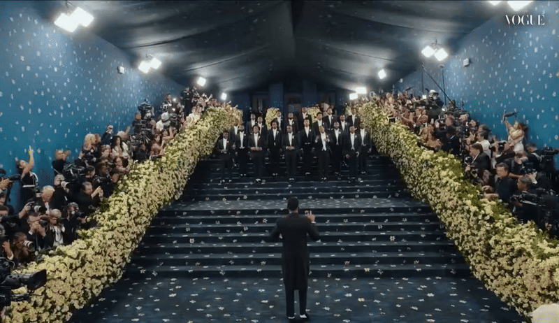 Tiết mục mở màn Met Gala gây sốt: Dàn hợp xướng chứng minh “đẳng cấp”, đến “bà đầm thép” cũng cười thích thú- Ảnh 1.