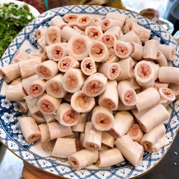 Kiểm tra đồng loạt nhiều cơ sở bán lòng se điếu tại TP.HCM- Ảnh 1.