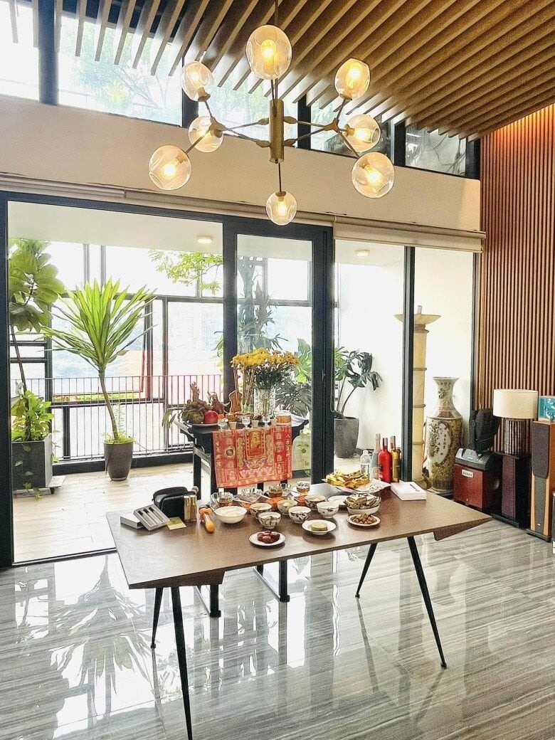 Cú lia camera 20 giây đủ để Gil Lê flex căn hộ sang chảnh, view 