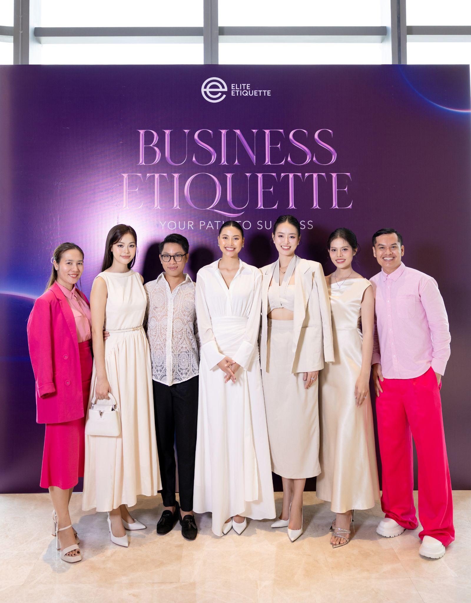 “Business Etiquette” có gì đặc biệt mà khiến giới trẻ săn lùng để học- Ảnh 1. “Business Etiquette” có gì đặc biệt mà khiến giới trẻ săn lùng để học- Ảnh 1.