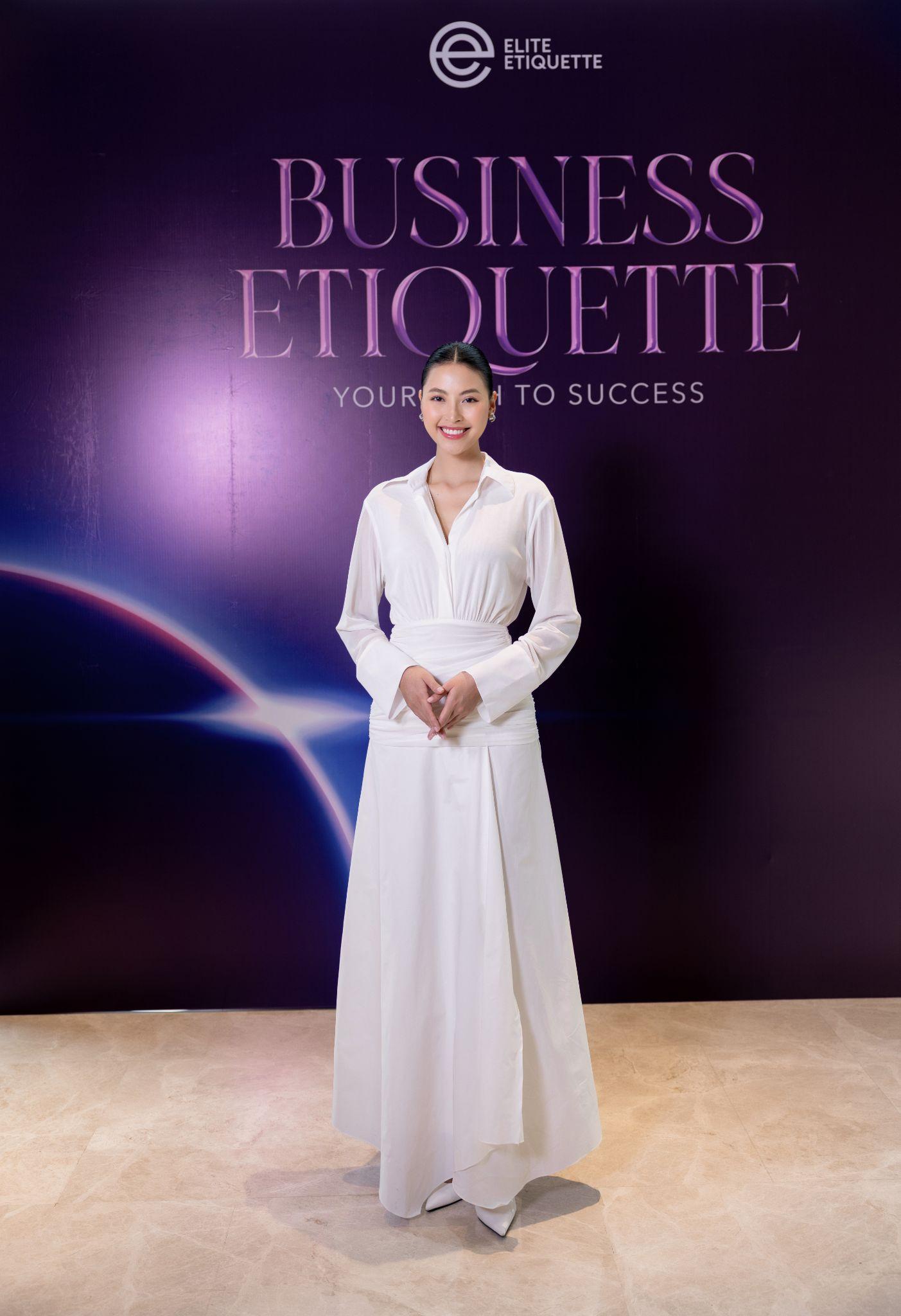 “Business Etiquette” có gì đặc biệt mà khiến giới trẻ săn lùng để học- Ảnh 2. “Business Etiquette” có gì đặc biệt mà khiến giới trẻ săn lùng để học- Ảnh 2.