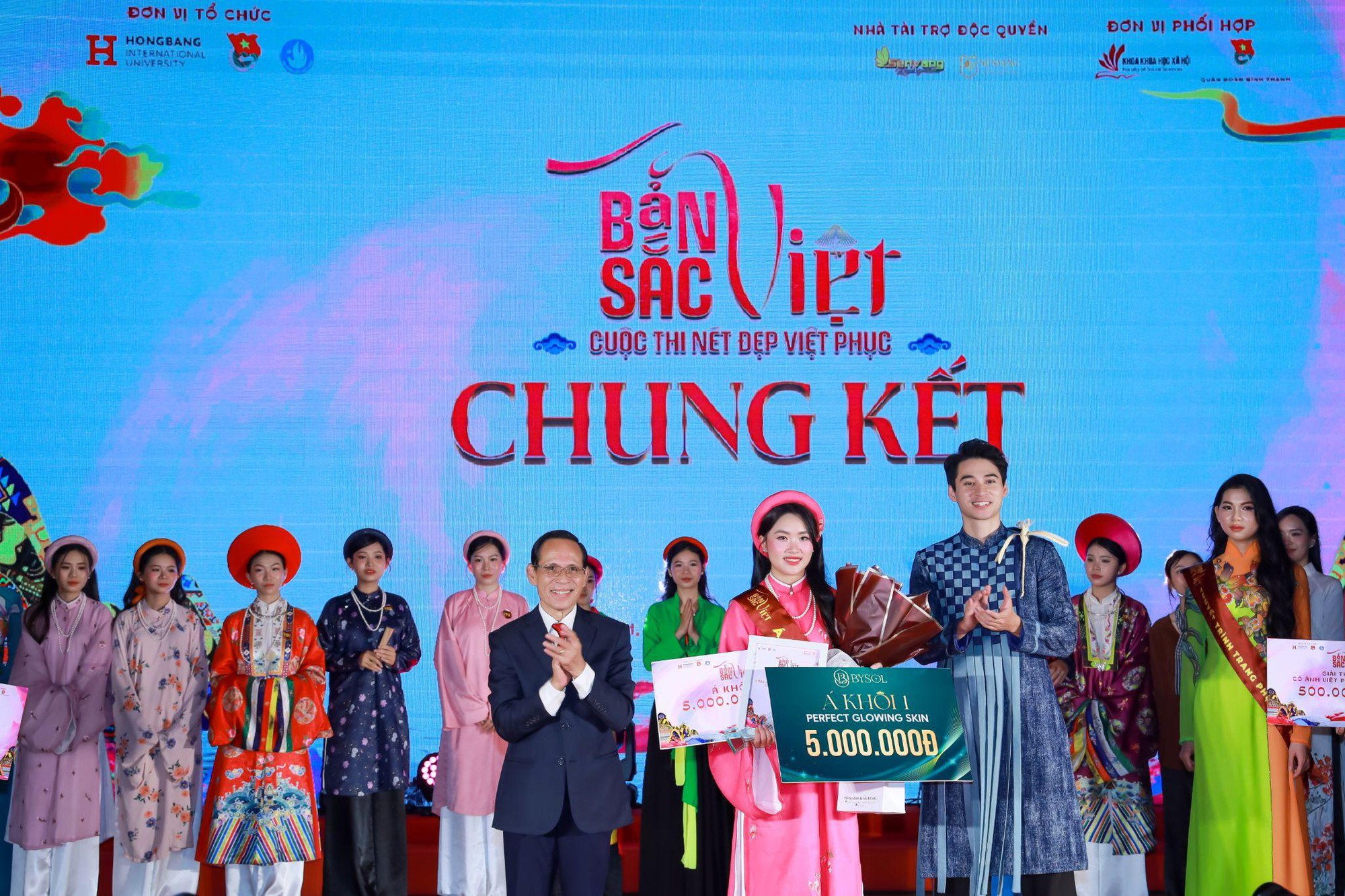 Profile cực xịn của Á khôi 1 Suri Phương Anh: 13 tuổi đã là Người mẫu nhí của năm, soi thành tích học tập mới thật sự choáng- Ảnh 1.