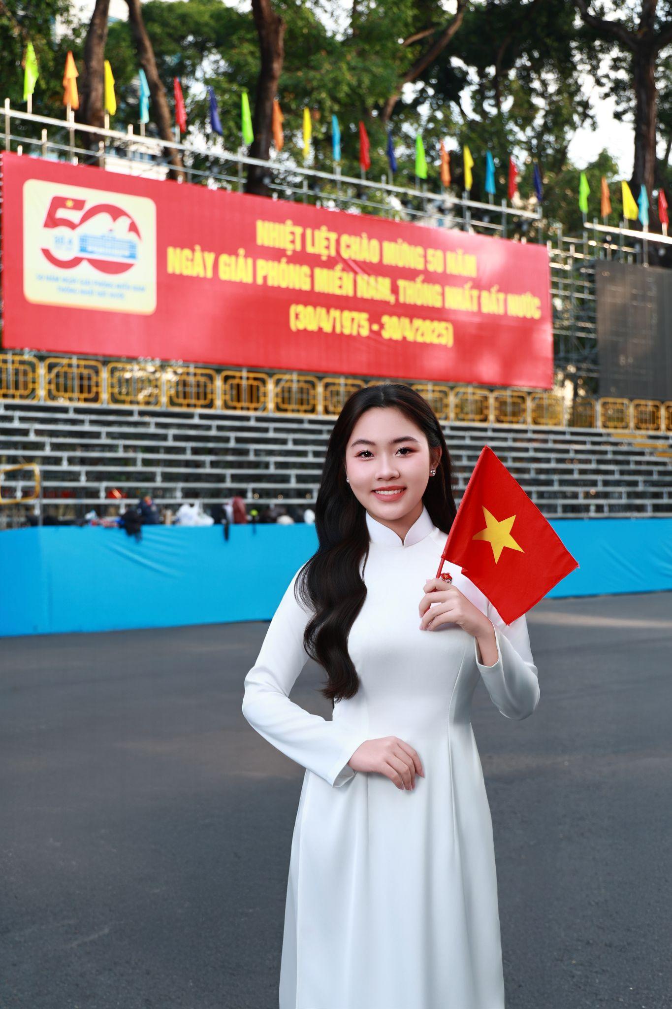 Profile cực xịn của Á khôi 1 Suri Phương Anh: 13 tuổi đã là Người mẫu nhí của năm, soi thành tích học tập mới thật sự choáng- Ảnh 3.