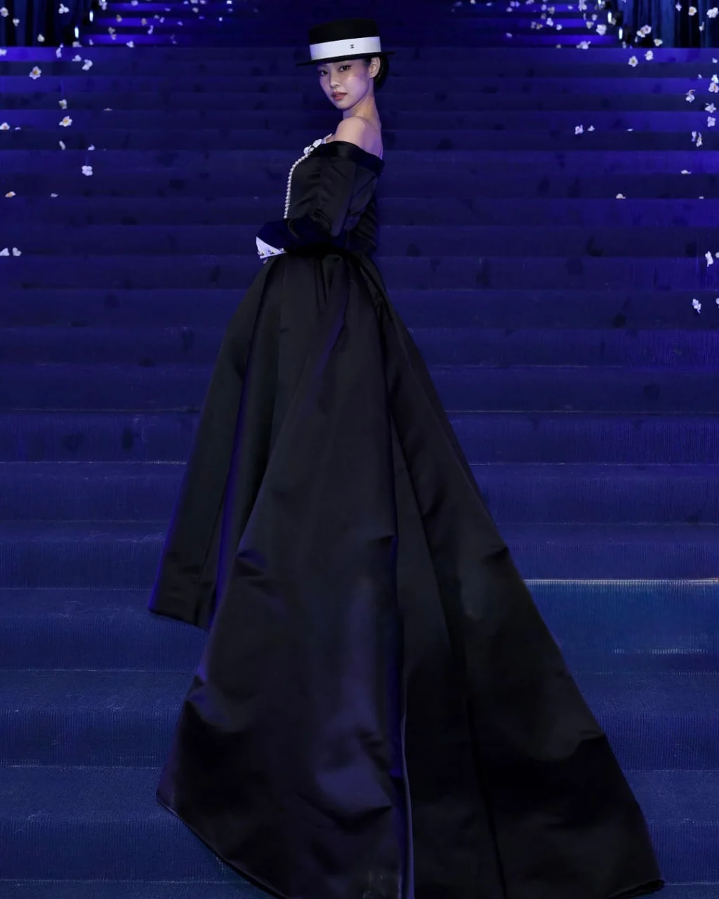 Jennie đẹp như minh tinh điện ảnh trong loạt khung hình full HD, Met Gala “lộc” quá rồi!- Ảnh 7.