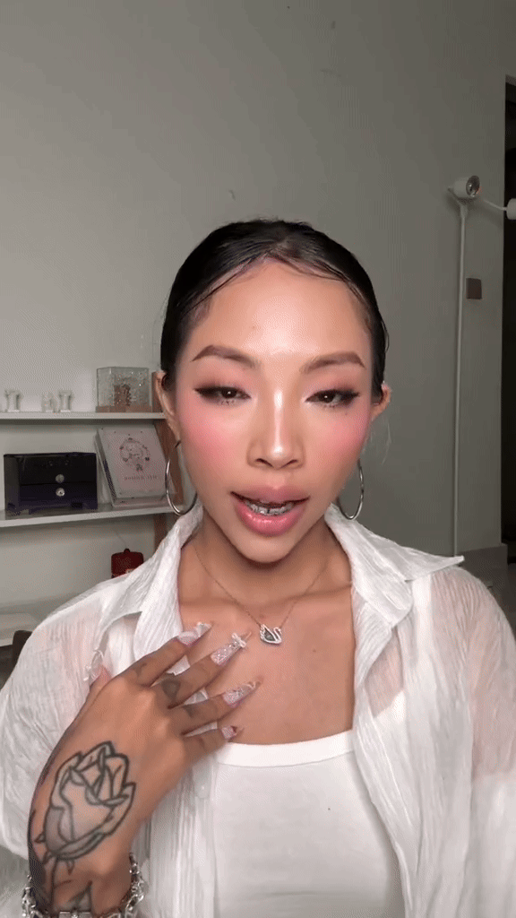 Thỏi son cứ 1 phút là có người mua, Vogue khen nức lời, gái xinh toàn cầu mê tít- Ảnh 7.