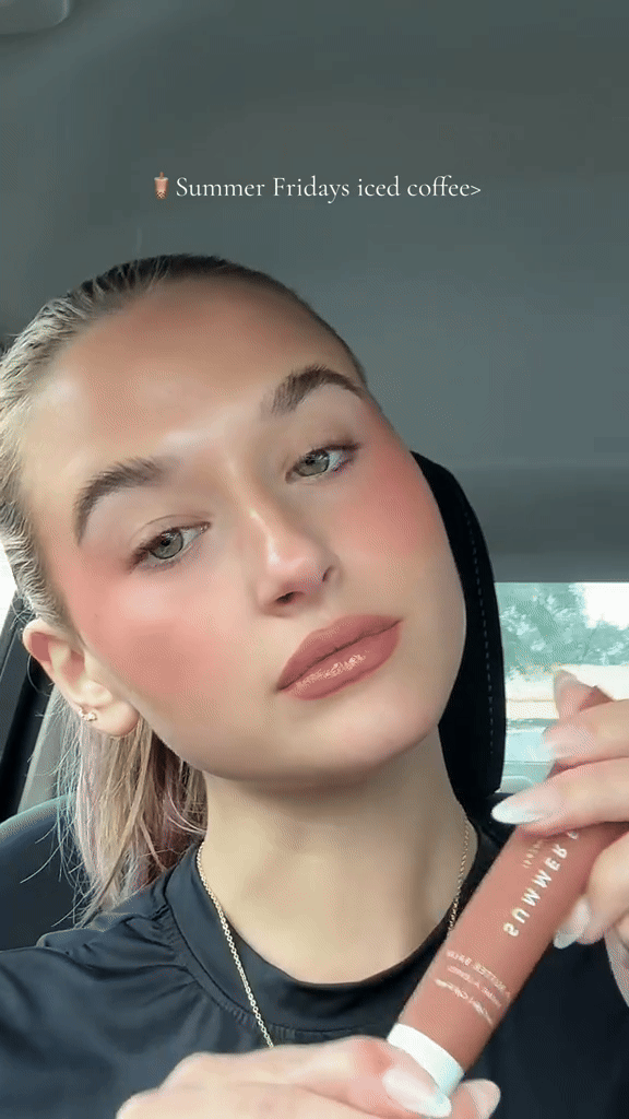 Thỏi son cứ 1 phút là có người mua, Vogue khen nức lời, gái xinh toàn cầu mê tít- Ảnh 2.