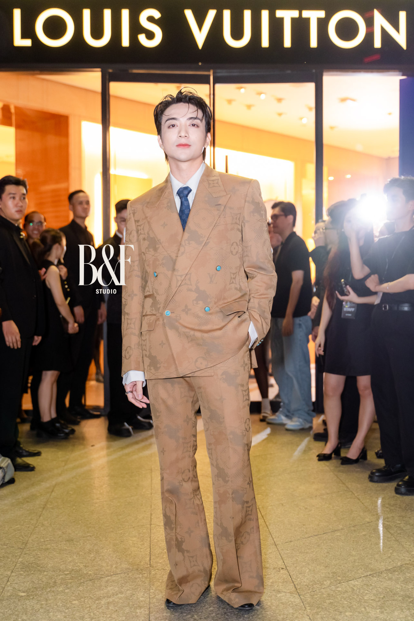 Fan Sơn Tùng M-TP và Soobin “khẩu chiến” căng đét vì chiếc túi LV 300 triệu đựng măng cụt- Ảnh 19.