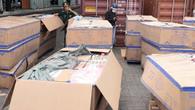 Tóm gọn 2 container thuốc lá lậu sắp xuất nước ngoài- Ảnh 2.