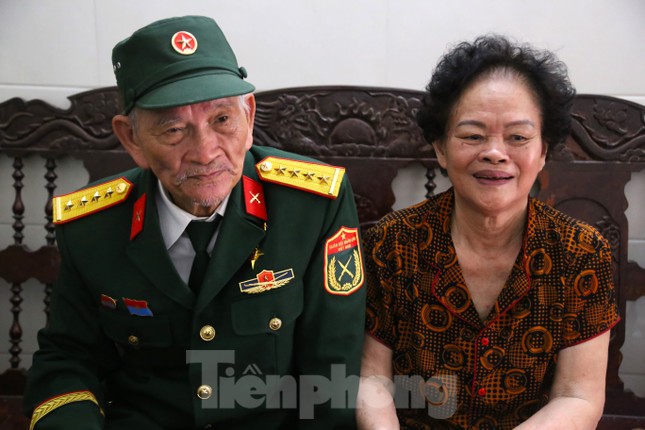 Cựu binh 76 tuổi chạy xe máy xuyên Việt xem lễ diễu binh 30/4: "Tôi đã hoàn thành tâm nguyện"- Ảnh 5. Cựu binh 76 tuổi chạy xe máy xuyên Việt xem lễ diễu binh 30/4: "Tôi đã hoàn thành tâm nguyện"- Ảnh 5.